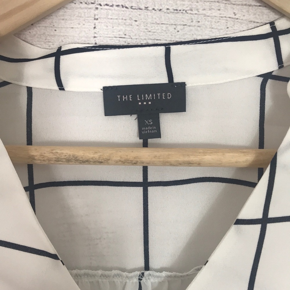 🌸The Limited Black & White Long-sleeve Blouse - Picture 4 of 5